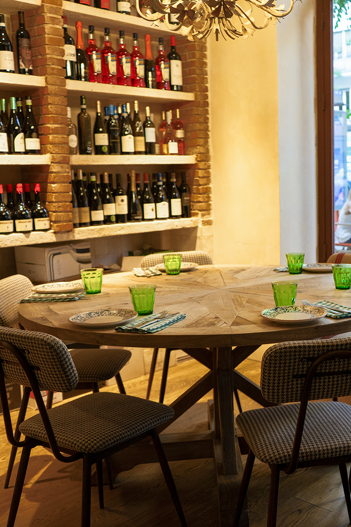 LIM.png.webp_0000_Interior-Di-Bravo